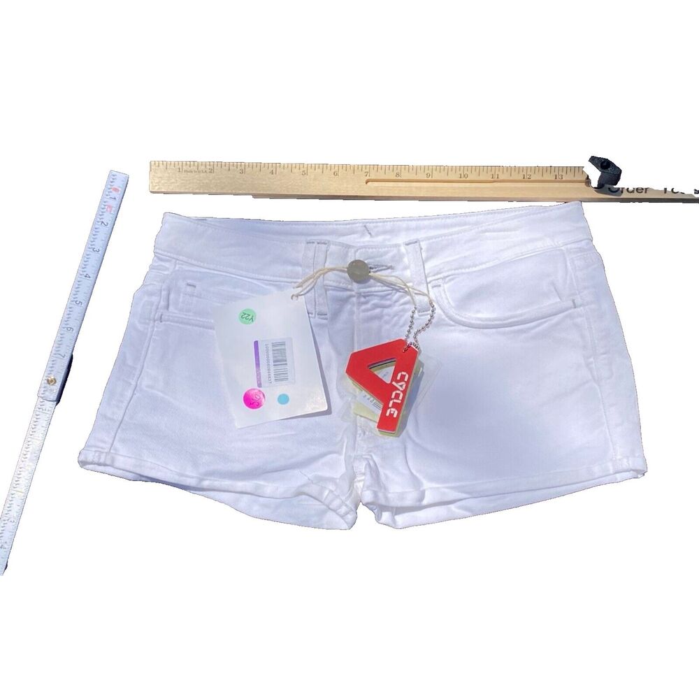 Cycle Bianco Lightweight Super Comfort Bull White Women's Shorts 27 NWT